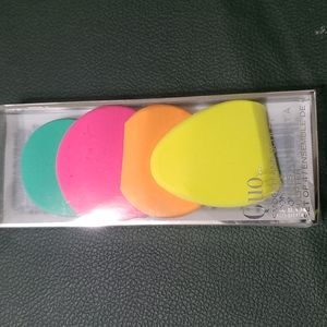 Quo Makeup Sponge